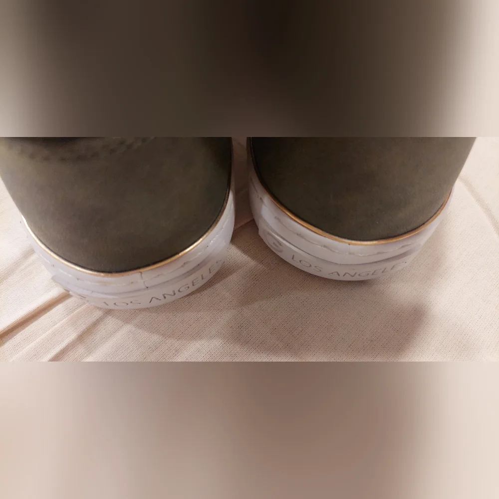 Cozy Women's Winter Boots with Faux Fur - Black and Cream - Picture 5 of 9